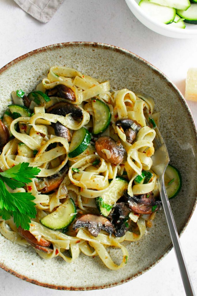 pasta with mushrooms and zucchini