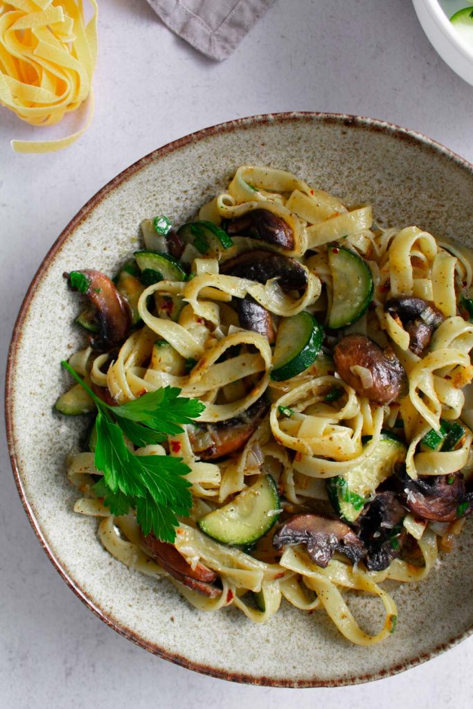 zucchini mushroom pasta
