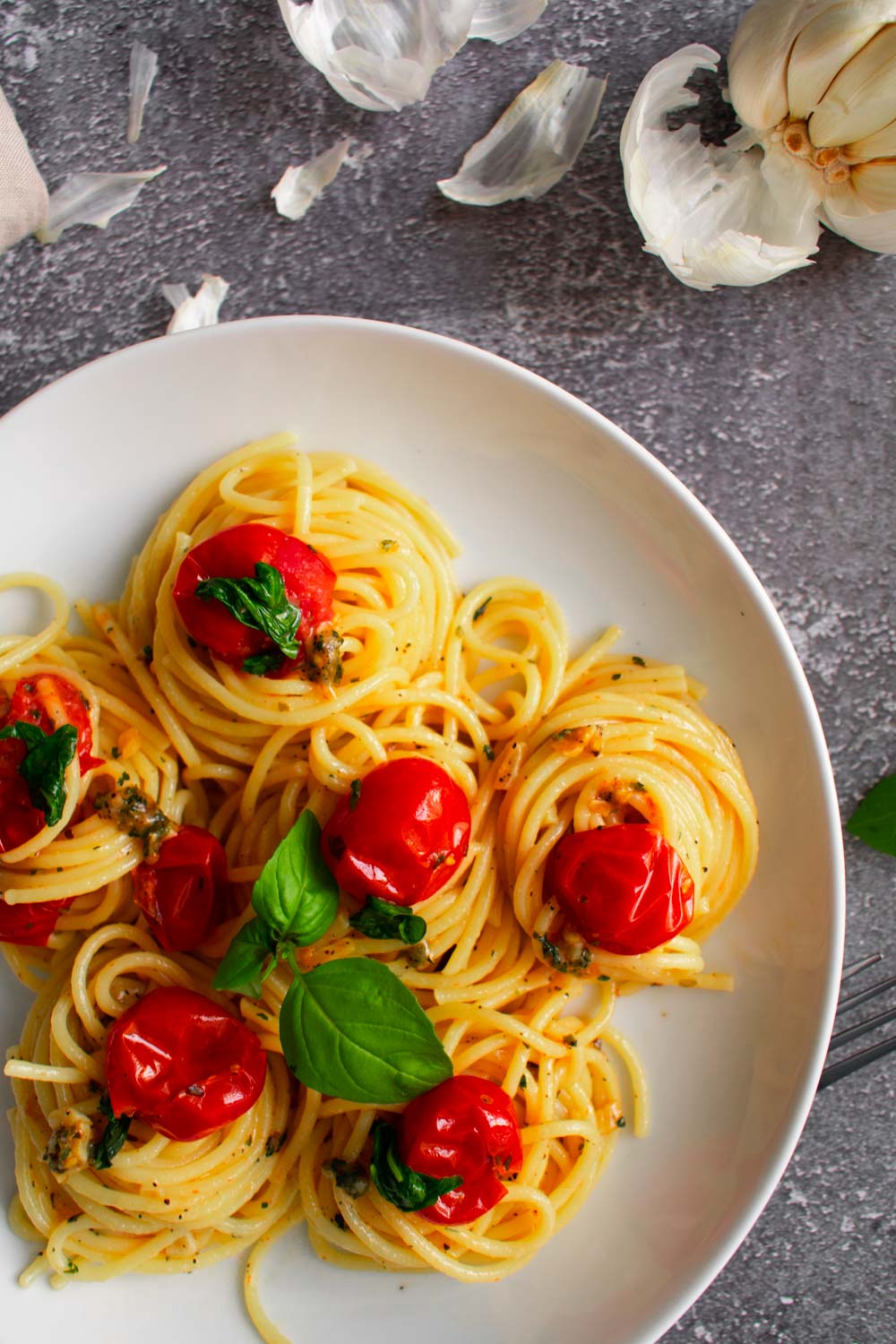 Garlic Basil Pasta With Grape Tomatoes