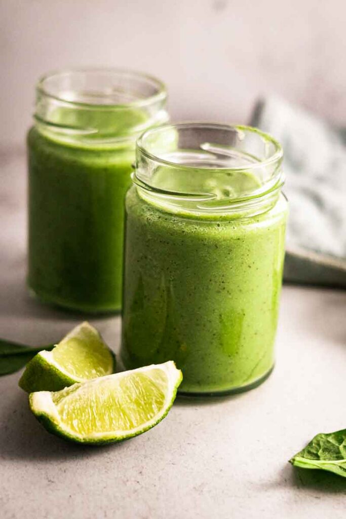 kiwi smoothie without banana in glass jars