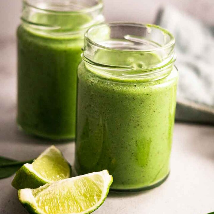 kiwi smoothie without banana in two glass jars
