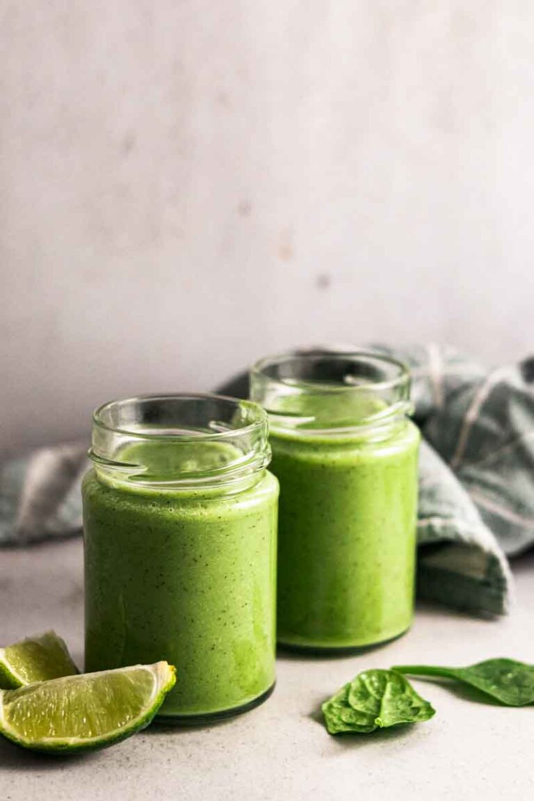 kiwi smoothie without banana in two glass jars