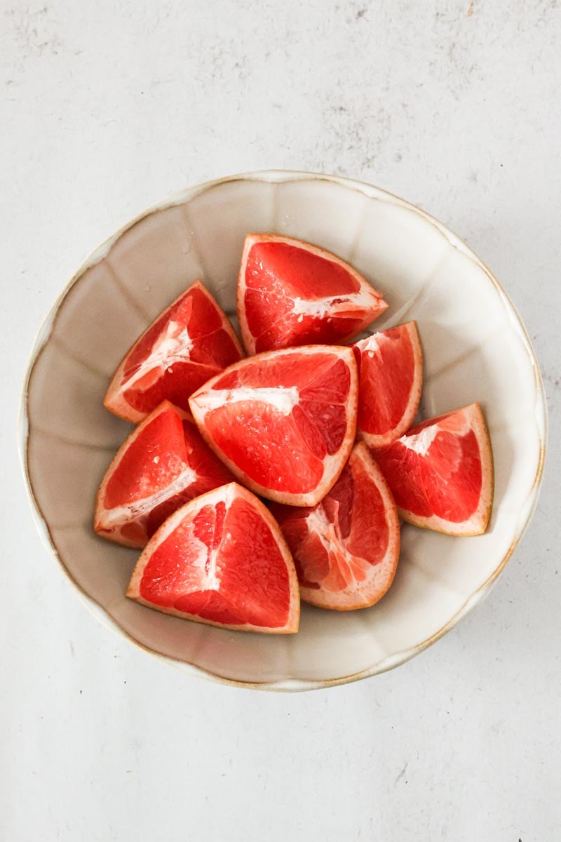 sliced grapefruit in a plate